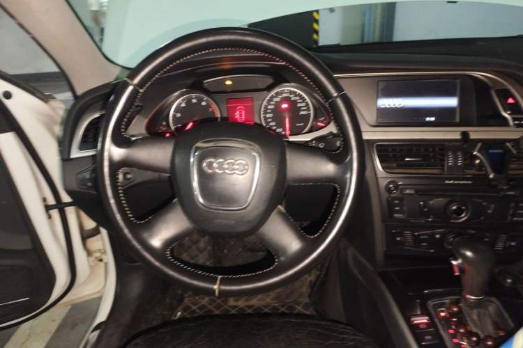Used Audi A4L 2012 1.8 TFSI Automatic Comfort Model Steering Wheel