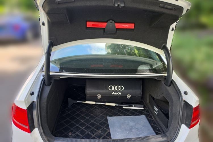 Used Audi A4L 2012 2.0 TFSI automatic Comfort trim level Trunk