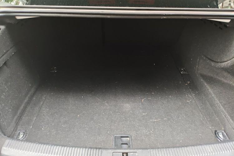 Used Audi A4L 2012 2.0 TFSI automatic Comfort trim level Trunk