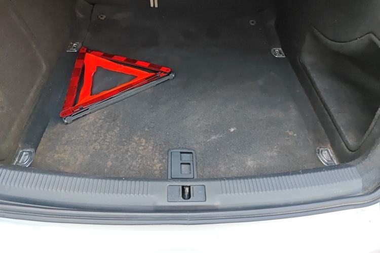 Used Audi A4L 2012 2.0 TFSI automatic standard version Trunk