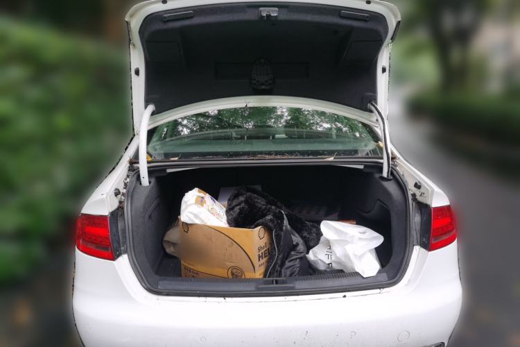 Used Audi A4L 2012 2.0 TFSI automatic standard version Trunk