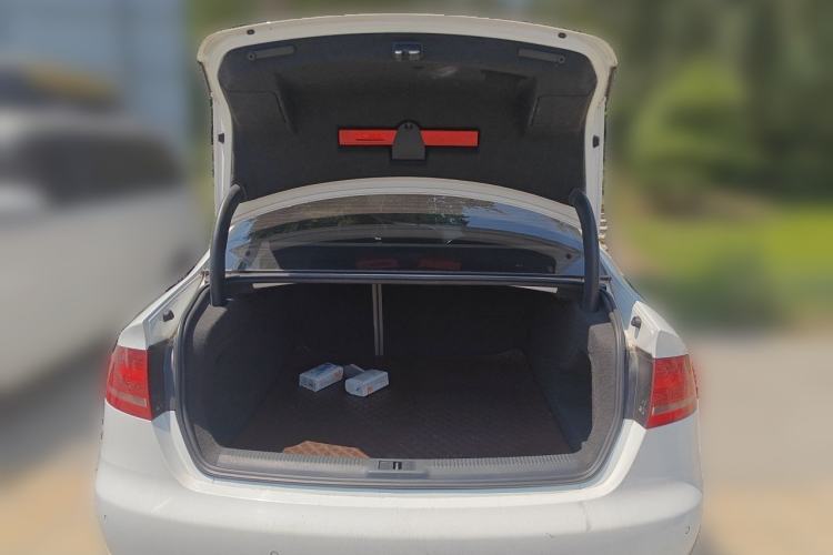 Used Audi A4L 2012 2.0 TFSI automatic Comfort trim level Trunk