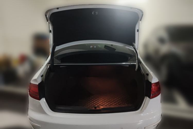 Used Audi A4L 2012 2.0 TFSI automatic standard version Trunk