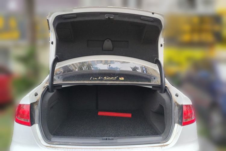 Used Audi A4L 2012 2.0 TFSI automatic standard version Trunk