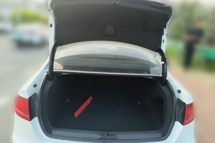 Used Audi A4L 2012 2.0 TFSI automatic standard version Trunk