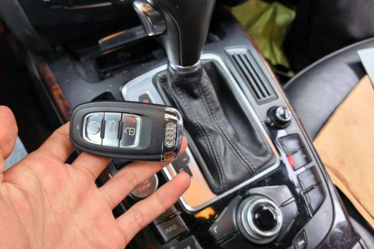 Used Audi A4L 2012 2.0 TFSI automatic luxury version Vehicle Key
