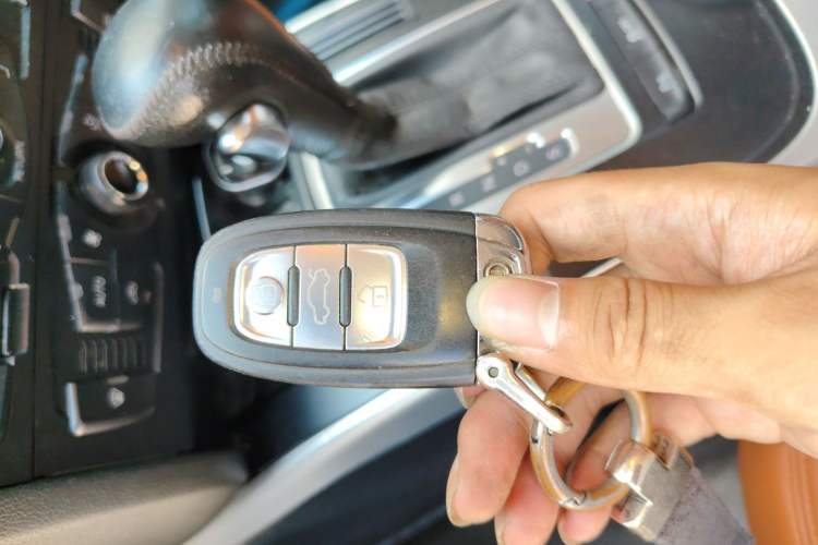 Used Audi A4L 2012 2.0 TFSI automatic standard version Vehicle Key