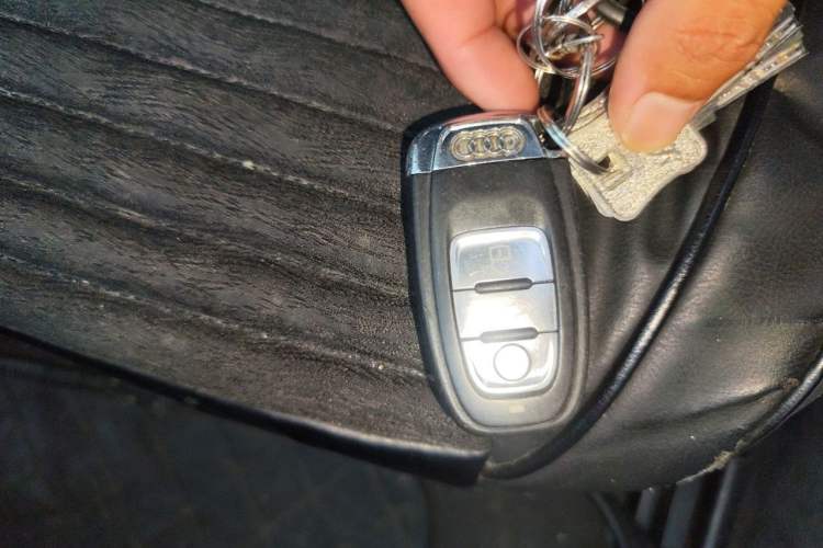 Used Audi A4L 2012 2.0 TFSI automatic standard version Vehicle Key