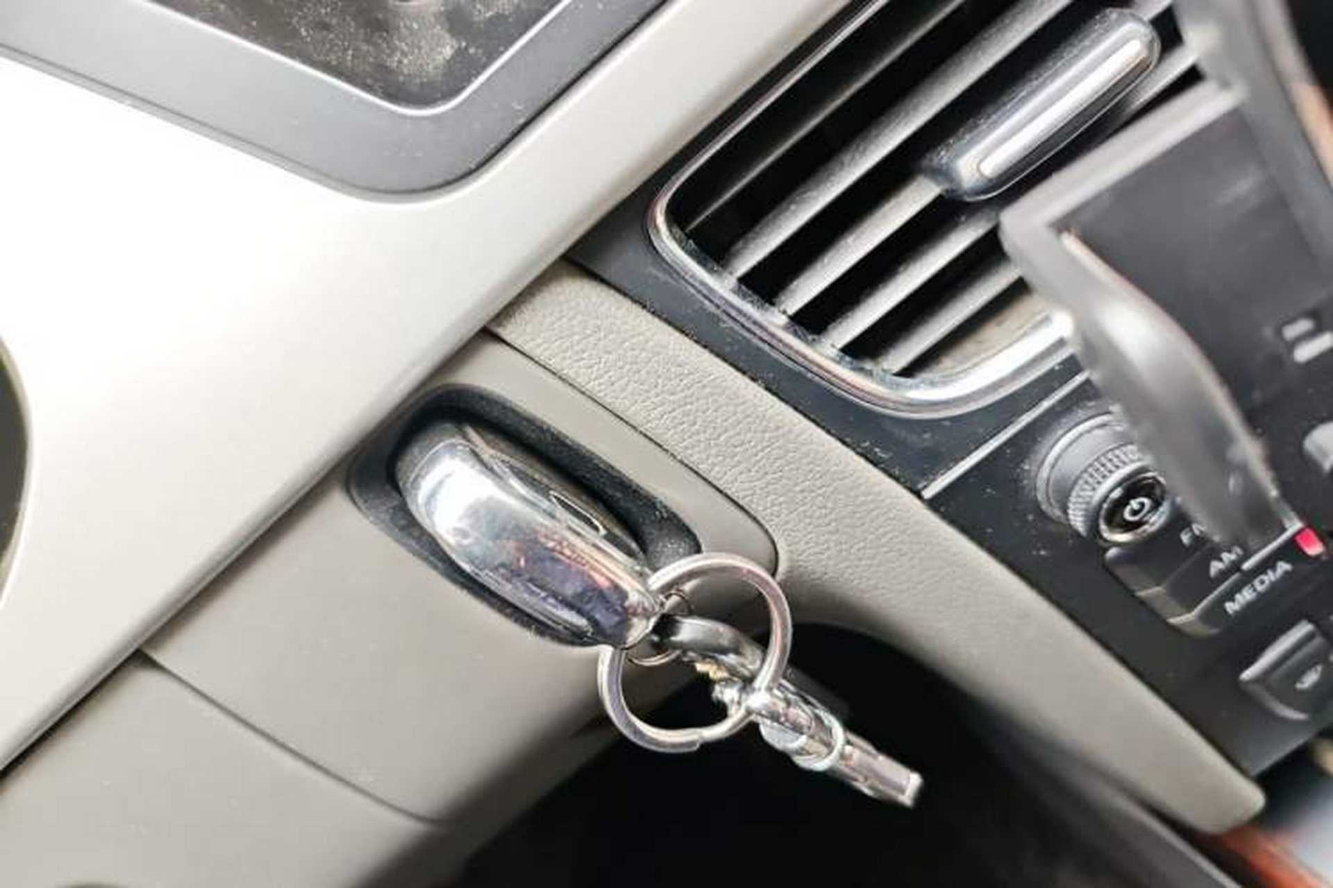 Used Audi A4L 2012 2.0 TFSI automatic Comfort trim level Vehicle Key