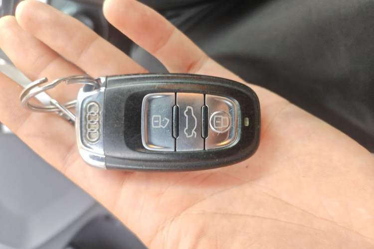 Used Audi A4L 2012 2.0 TFSI automatic standard version Vehicle Key