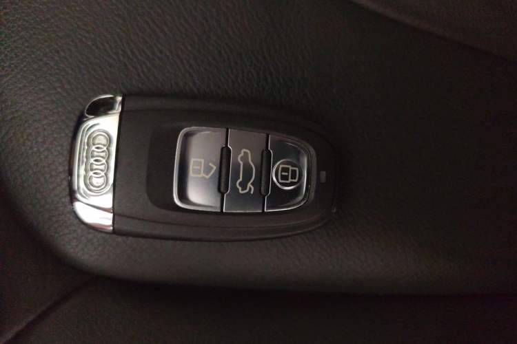 Used Audi A4L 2012 2.0 TFSI automatic Comfort trim level Vehicle Key