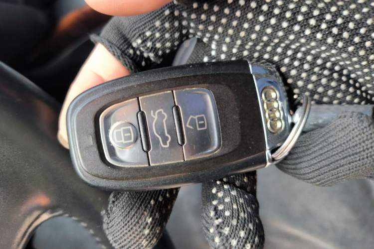 Used Audi A4L 2012 2.0 TFSI automatic Comfort trim level Vehicle Key