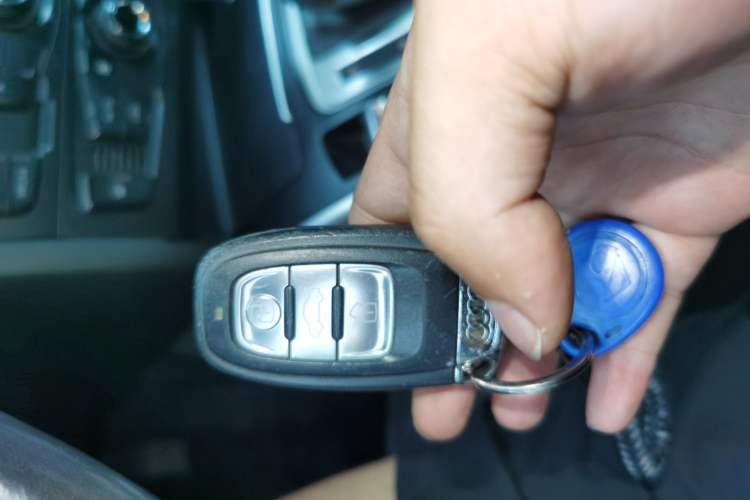 Used Audi A4L 2012 2.0 TFSI automatic standard version Vehicle Key