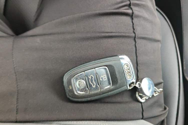 Used Audi A4L 2012 2.0 TFSI automatic standard version Vehicle Key