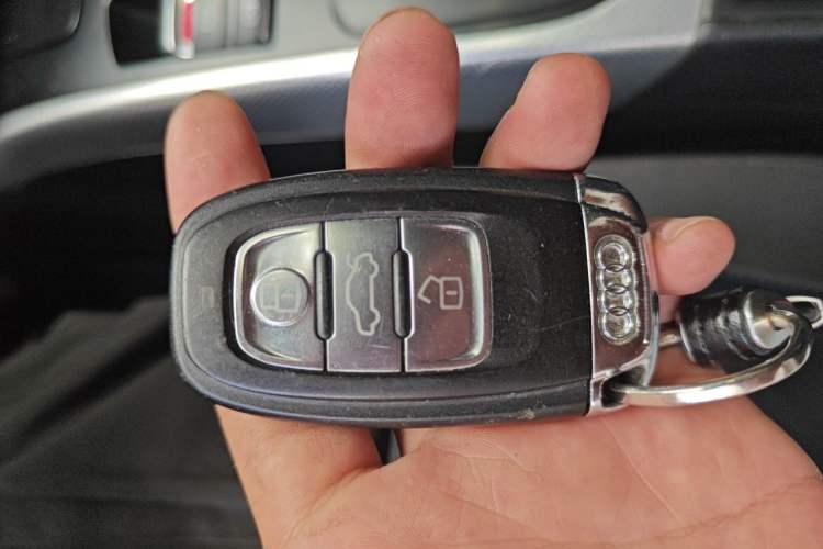 Used Audi A4L 2012 2.0 TFSI automatic standard version Vehicle Key