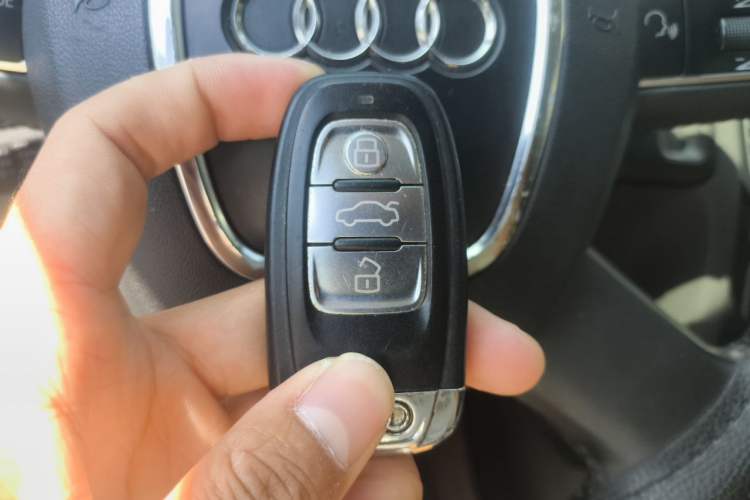 Used Audi A4L 2012 2.0 TFSI automatic standard version Vehicle Key