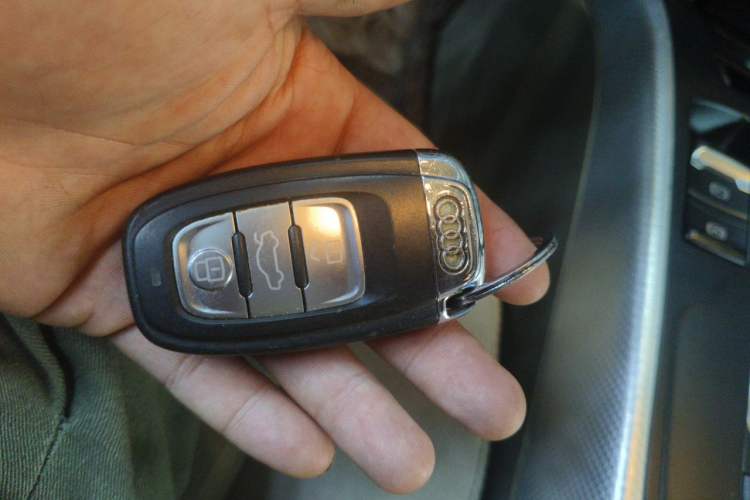 Used Audi A4L 2012 2.0 TFSI automatic standard version Vehicle Key