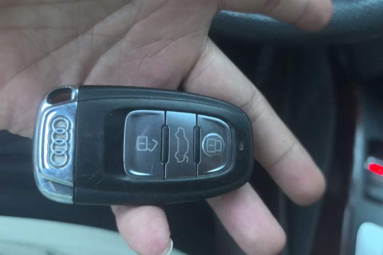 Used Audi A4L 2012 2.0 TFSI automatic Comfort trim level Vehicle Key