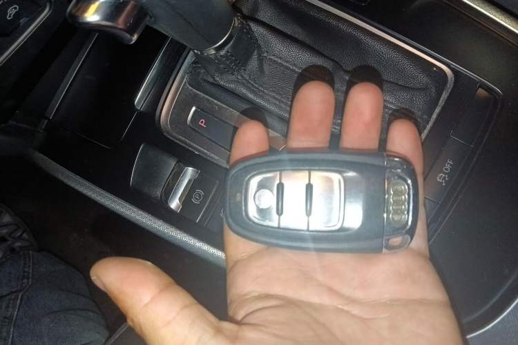 Used Audi A4L 2012 2.0 TFSI automatic standard version Vehicle Key