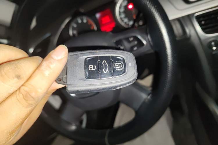 Used Audi A4L 2012 2.0 TFSI automatic standard version Vehicle Key