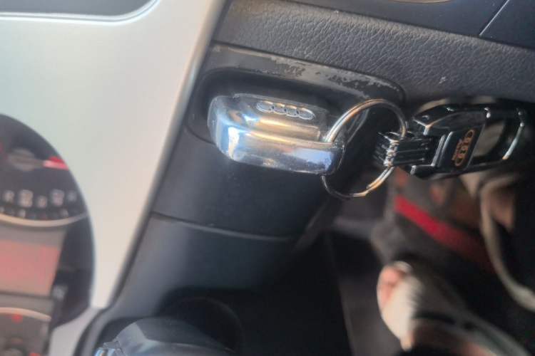 Used Audi A4L 2012 2.0 TFSI automatic Comfort trim level Vehicle Key