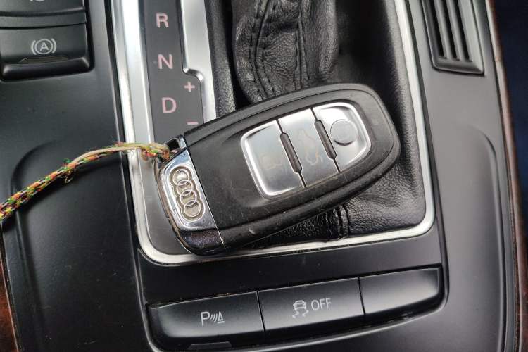 Used Audi A4L 2012 2.0 TFSI automatic standard version Vehicle Key