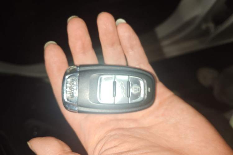 Used Audi A4L 2012 2.0 TFSI automatic sporty version Vehicle Key