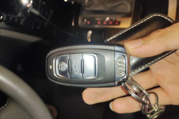 Used Audi A4L 2012 2.0 TFSI automatic standard version Vehicle Key