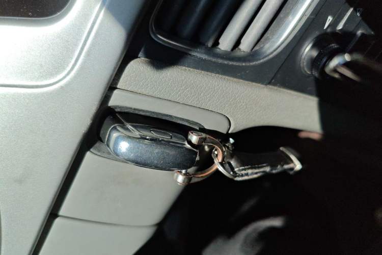 Used Audi A4L 2012 2.0 TFSI automatic Comfort trim level Vehicle Key