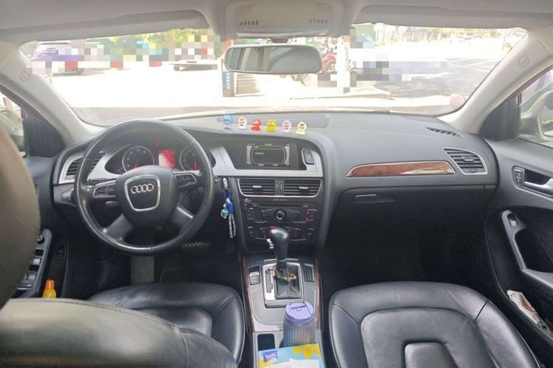 Used Audi A4L 2012 2.0 TFSI automatic Comfort trim level Center Console