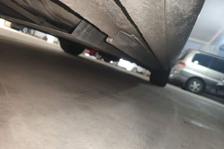 Used Audi A4L 2012 2.0 TFSI automatic standard version Chassis Front Left
