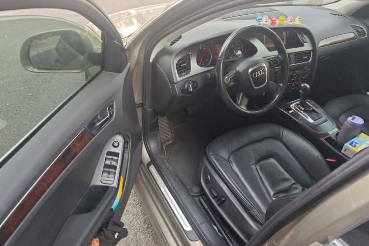 Used Audi A4L 2012 2.0 TFSI automatic Comfort trim level Driver Seat