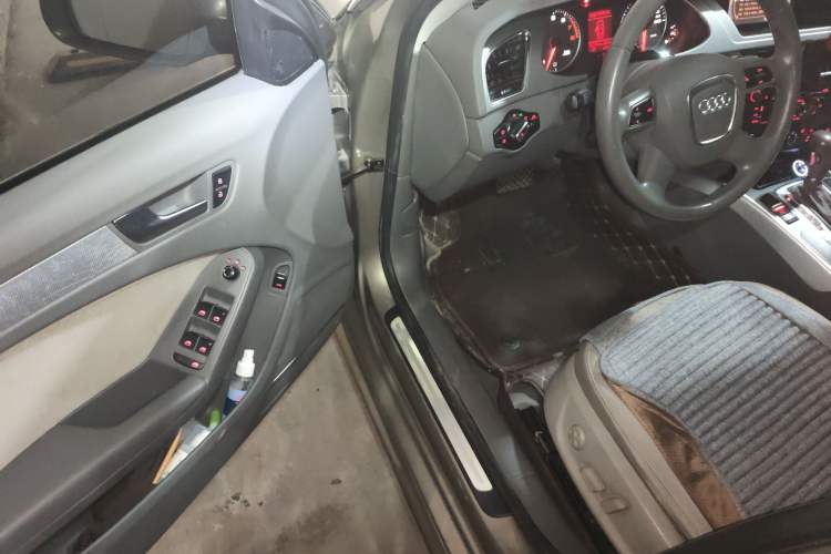 Used Audi A4L 2012 2.0 TFSI automatic standard version Driver Seat