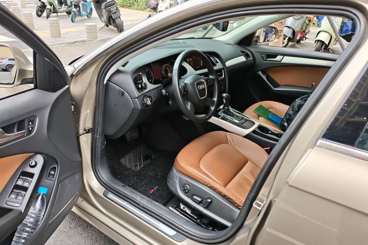 Used Audi A4L 2012 2.0 TFSI automatic standard version Driver Seat