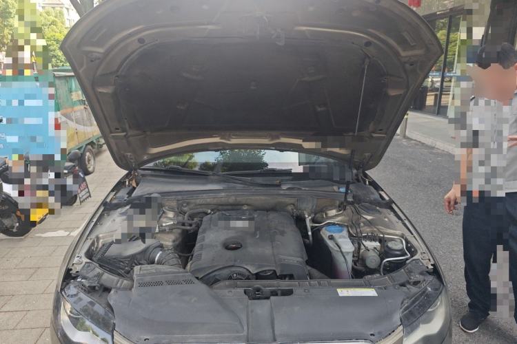 Used Audi A4L 2012 2.0 TFSI automatic Comfort trim level Engine Bay