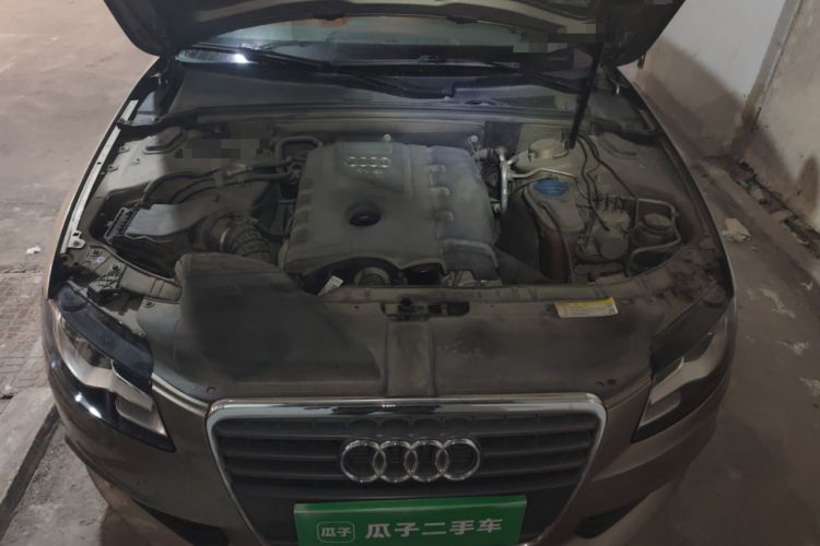 Used Audi A4L 2012 2.0 TFSI automatic standard version Engine Bay