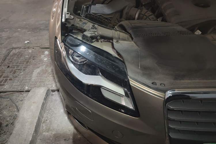 Used Audi A4L 2012 2.0 TFSI automatic standard version Engine Bay Right