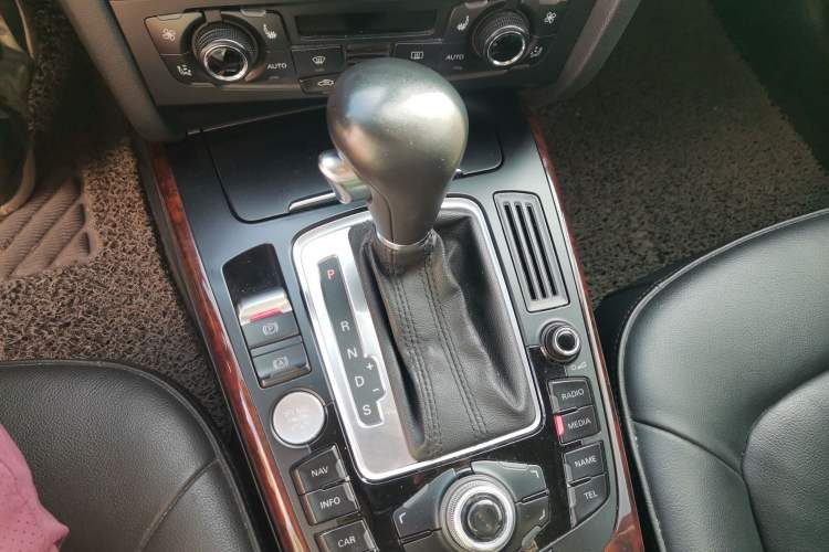 Used Audi A4L 2012 2.0 TFSI Automatic Technology Model Gear Lever