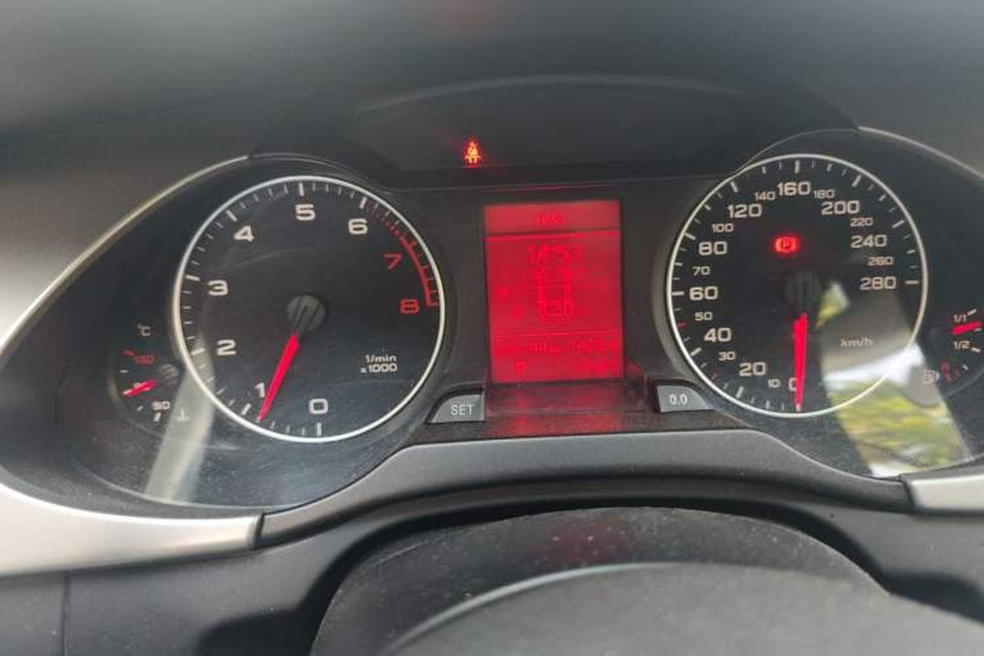 Used Audi A4L 2012 2.0 TFSI automatic Comfort trim level Instrument Cluster
