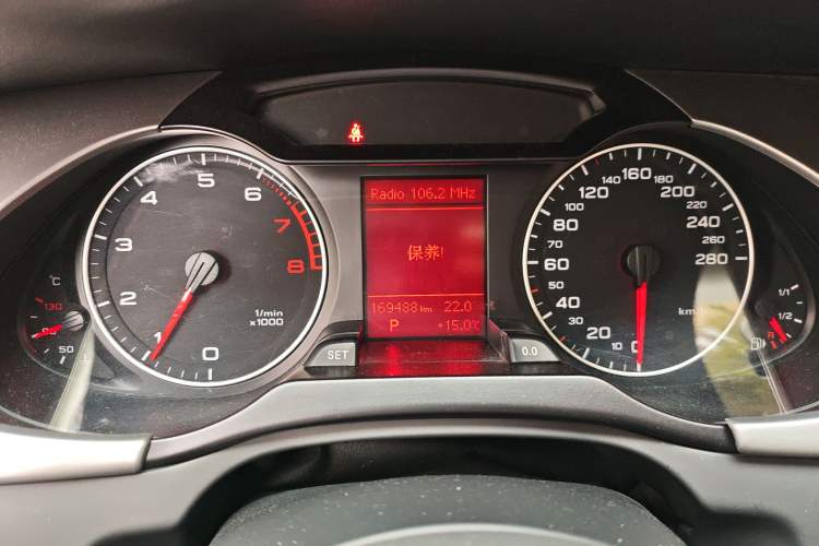 Used Audi A4L 2012 2.0 TFSI automatic standard version Instrument Cluster
