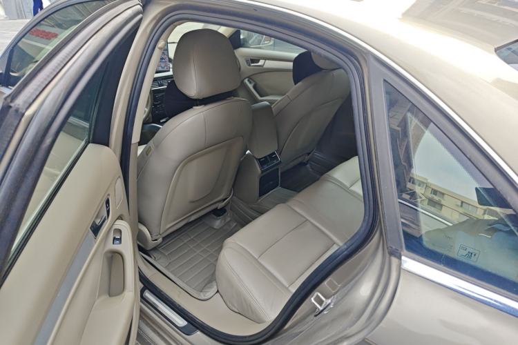 Used Audi A4L 2012 2.0 TFSI automatic standard version Interior 3
