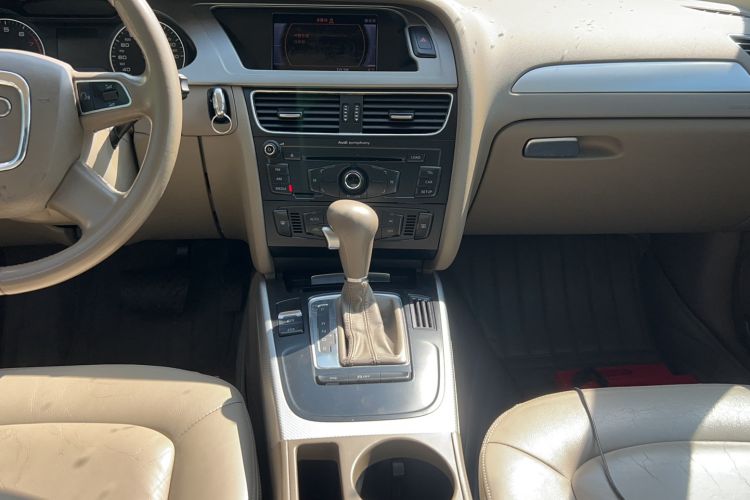 Used Audi A4L 2012 2.0 TFSI automatic standard version Interior 4