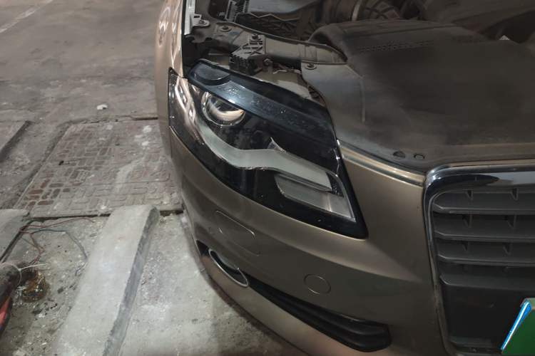 Used Audi A4L 2012 2.0 TFSI automatic standard version Right Front Headlight