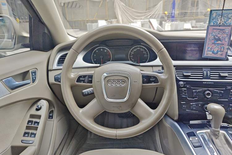 Used Audi A4L 2012 2.0 TFSI automatic standard version Steering Wheel