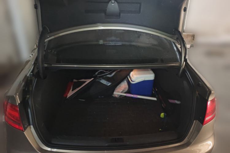 Used Audi A4L 2012 2.0 TFSI automatic standard version Trunk