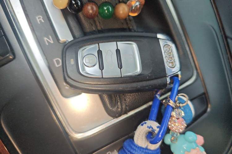 Used Audi A4L 2012 2.0 TFSI automatic Comfort trim level Vehicle Key