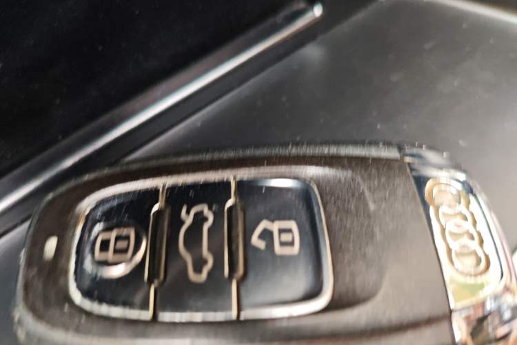 Used Audi A4L 2012 2.0 TFSI automatic standard version Vehicle Key