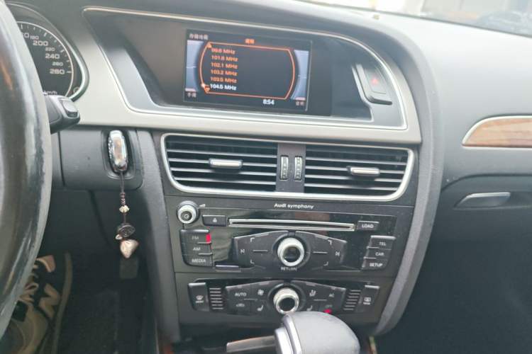 Used Audi A4L 2013 35 TFSI Automatic Comfort Model Audio And AC Panel