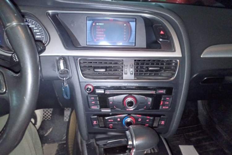 Used Audi A4L 2013 35 TFSI Automatic Standard Model Audio And AC Panel