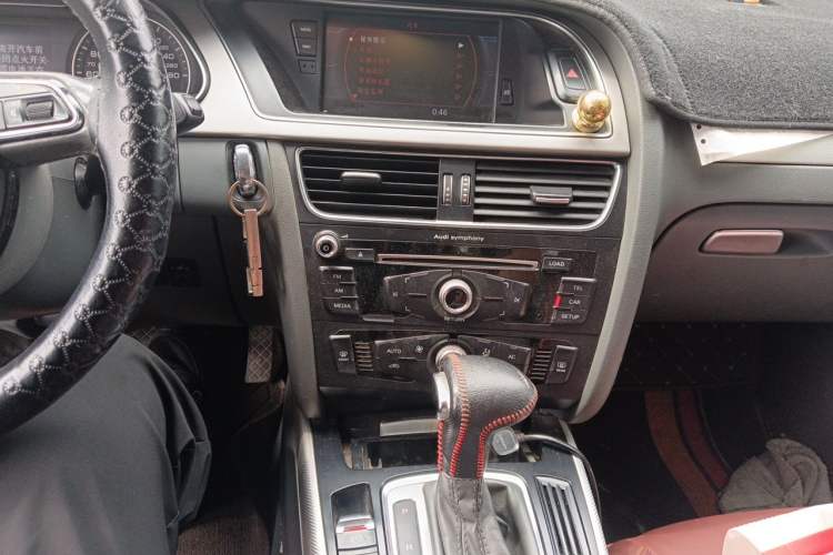 Used Audi A4L 2013 35 TFSI Automatic Standard Model Audio And AC Panel